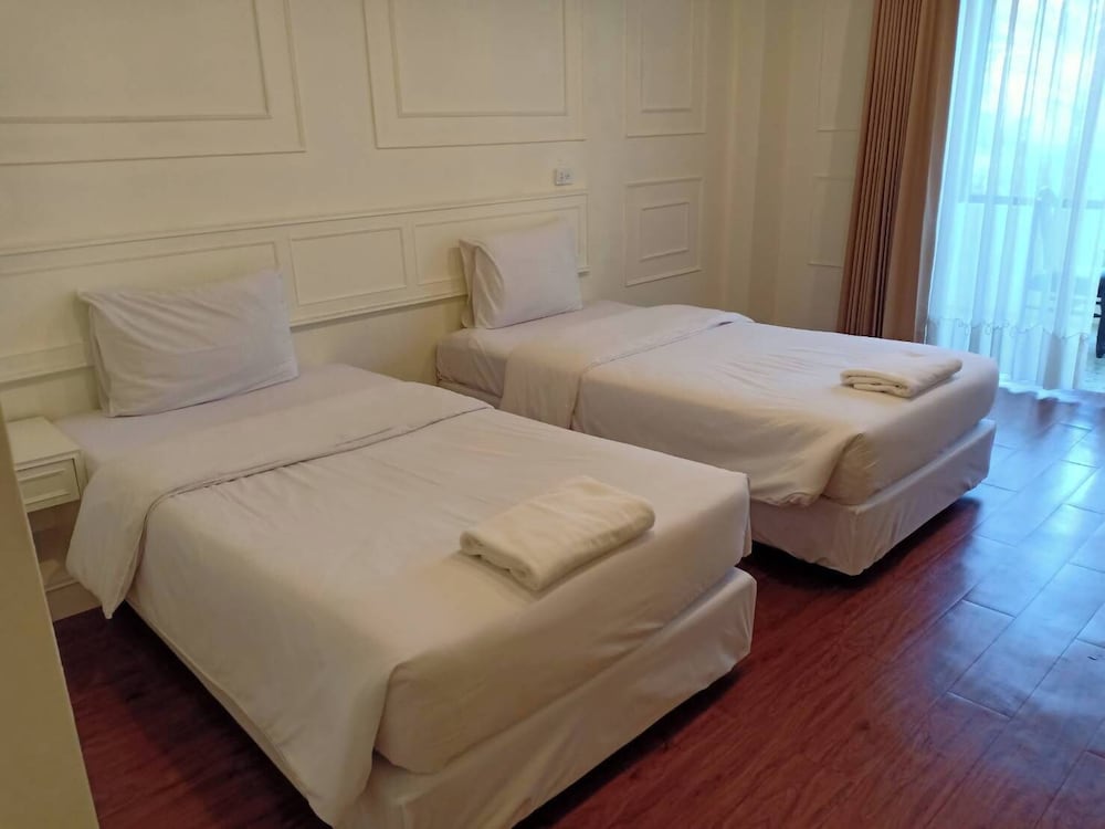 Golden Dragon Resort 6/43