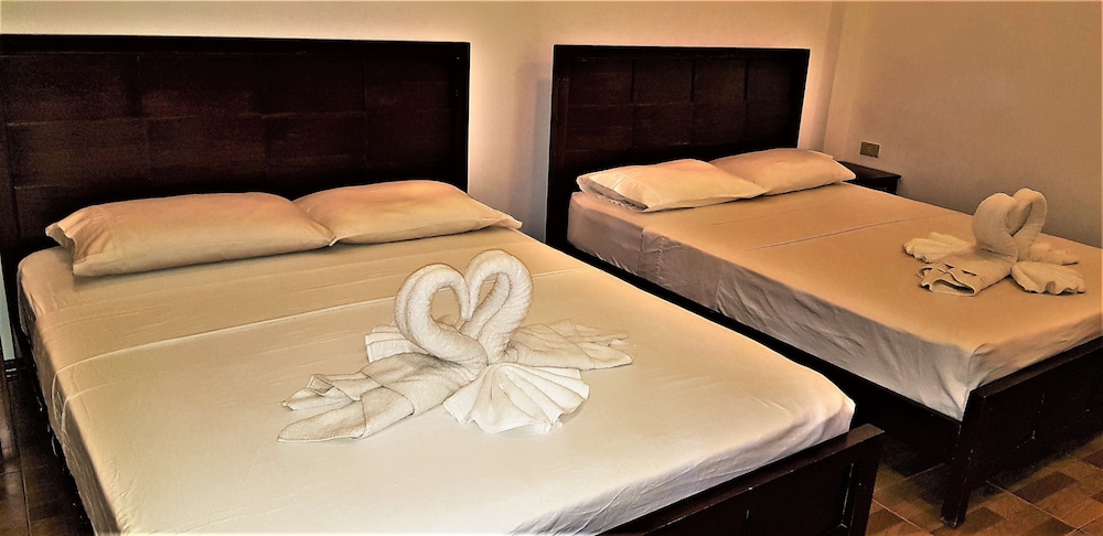 BASIC, 2 QUEEN BEDS