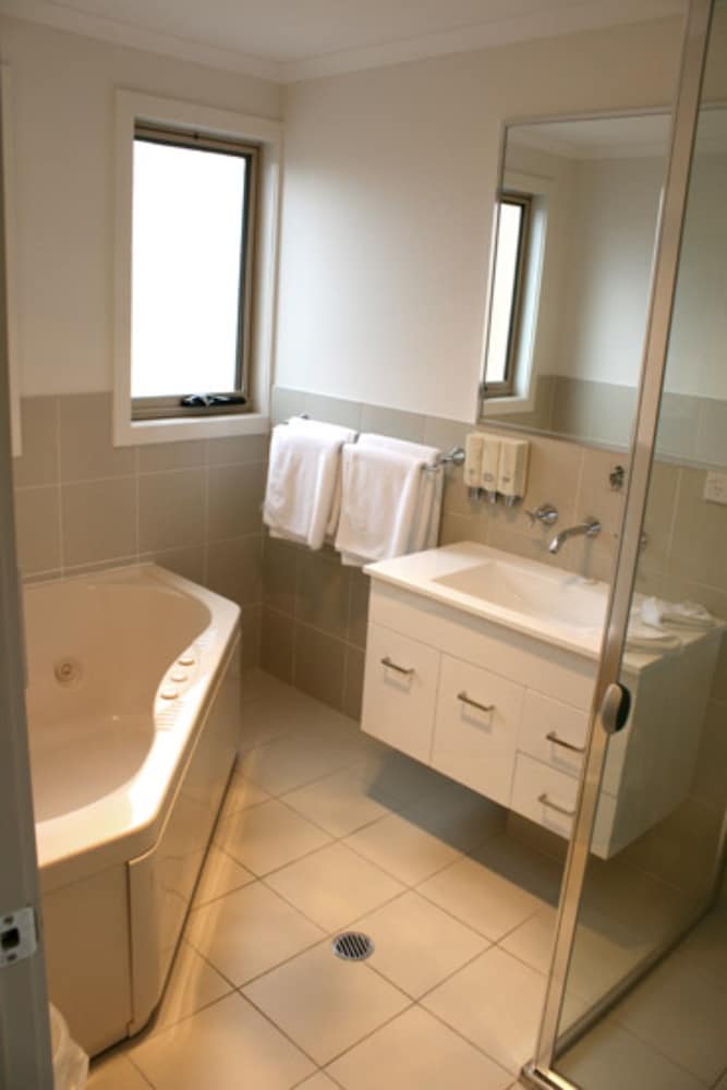 Grand Manor Motor Inn 32/32