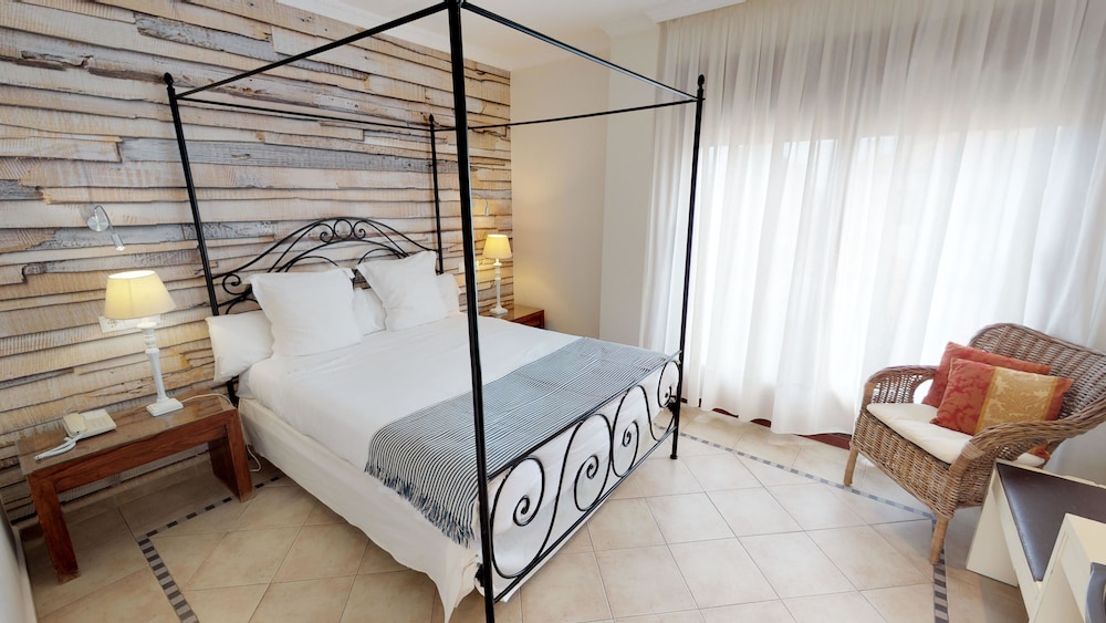 HOTEL CON ENCANTO PALAU VERD 3***SUP 13/39