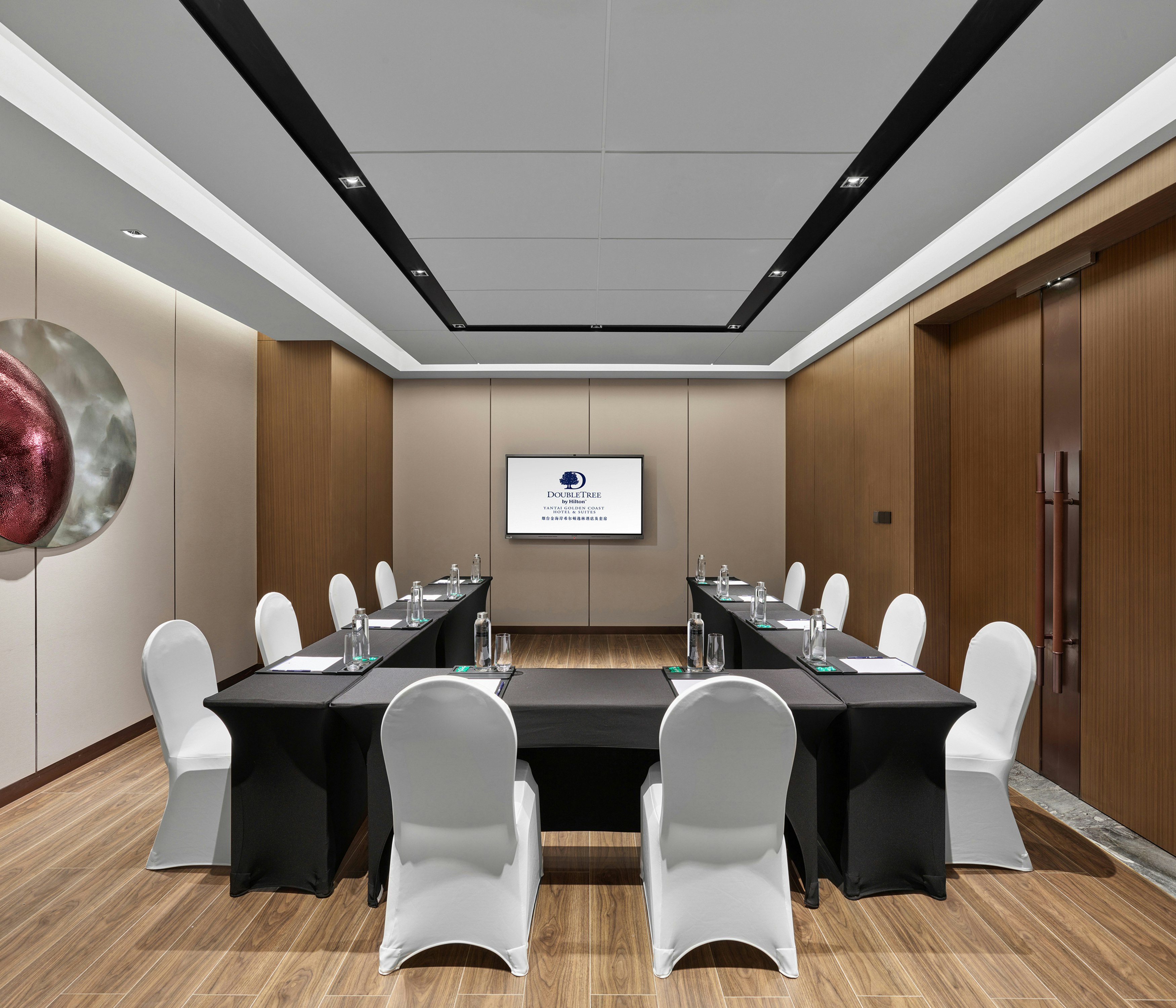 DoubleTree by Hilton Yantai Golden Coast Hotel and Suites 52/57