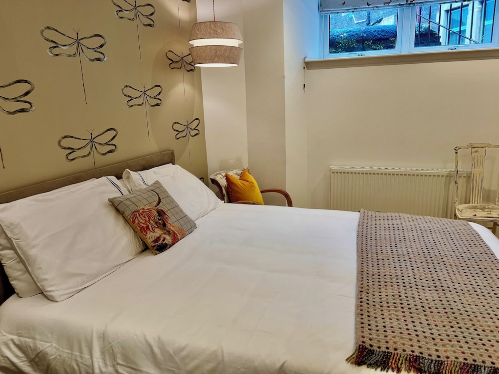 Crieff Armoury Luxury Self Catering Apartment 12/36