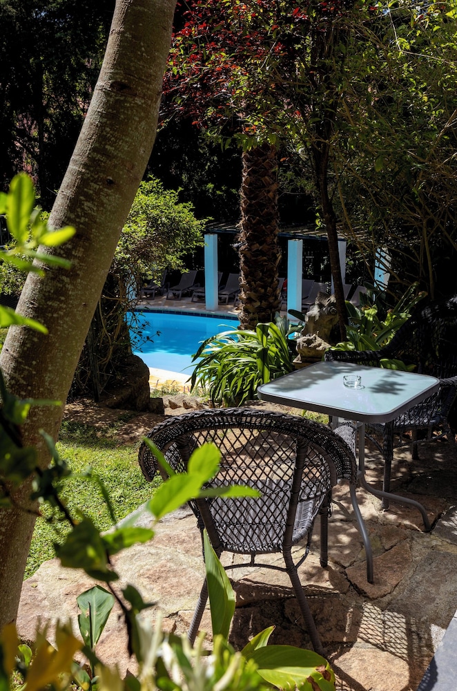Casa Vela Guest House 76/82