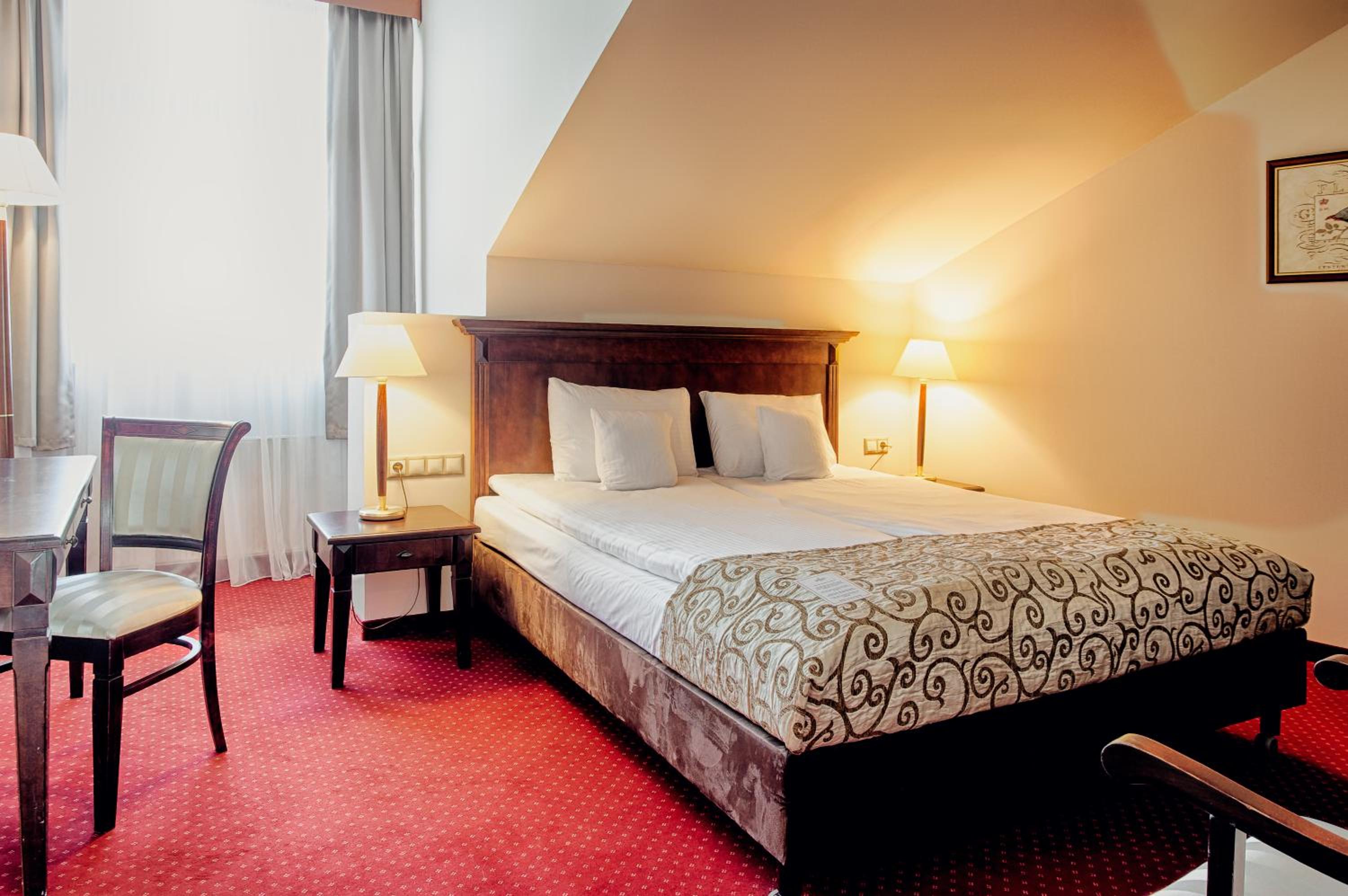 PRESIDENTIAL, SUITE