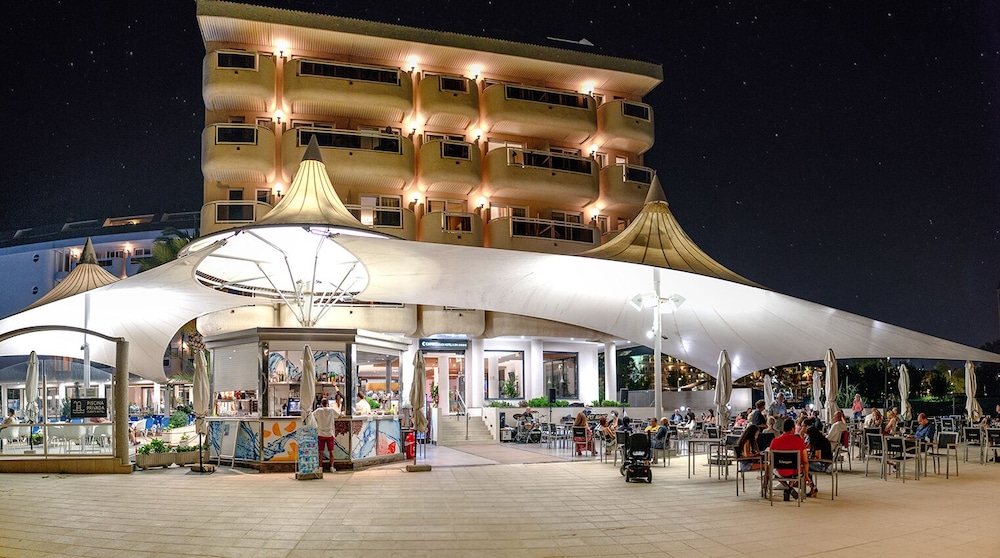 Caprici Beach Hotel & Spa 2/44