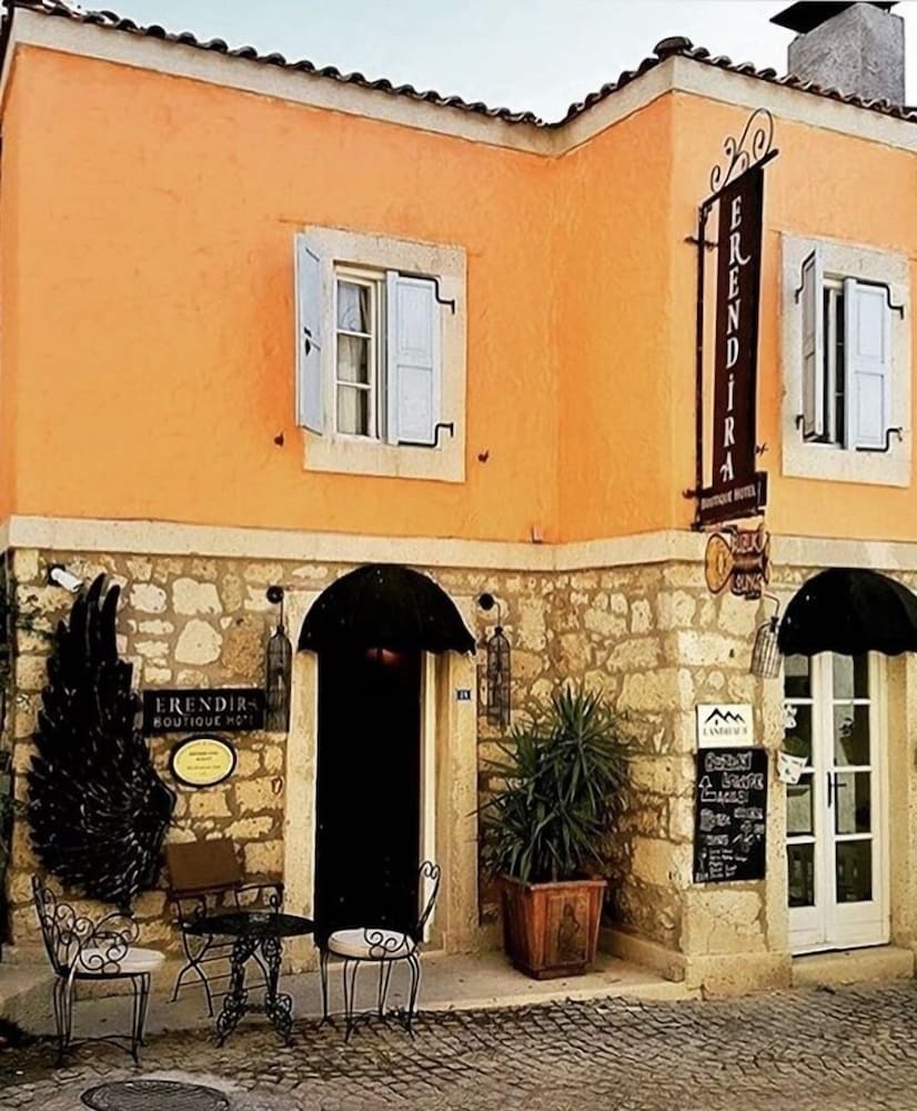 ERENDIRA HOTEL 6/75