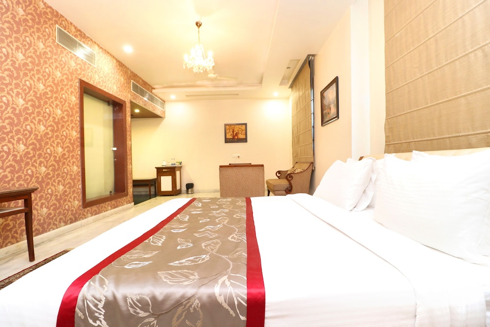Leela Grande Hotel 16/50