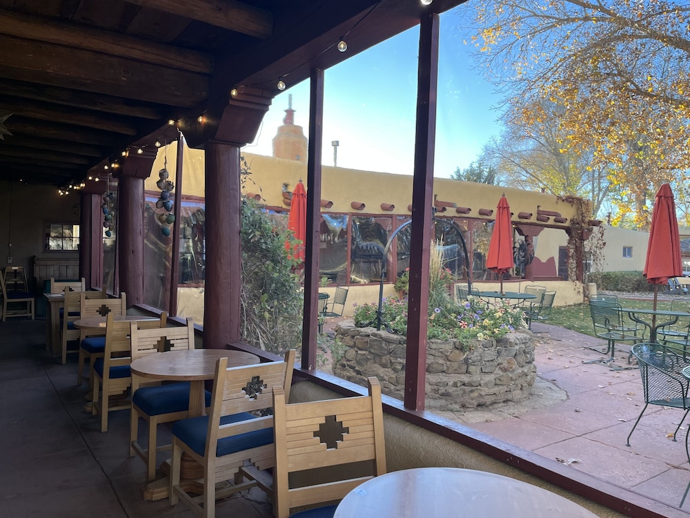 El Pueblo Lodge 57/71