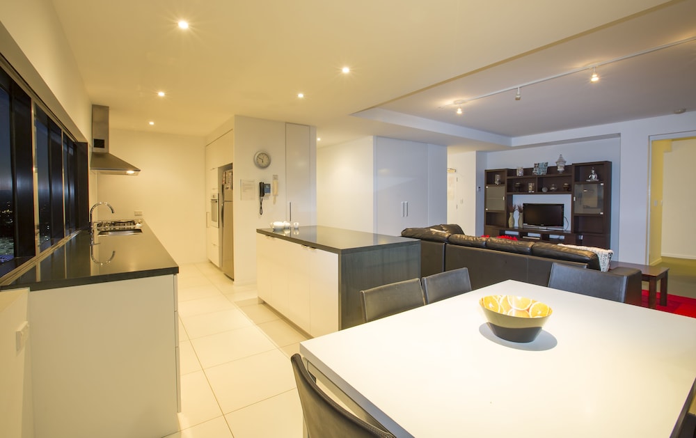 Ultra Broadbeach 54/72