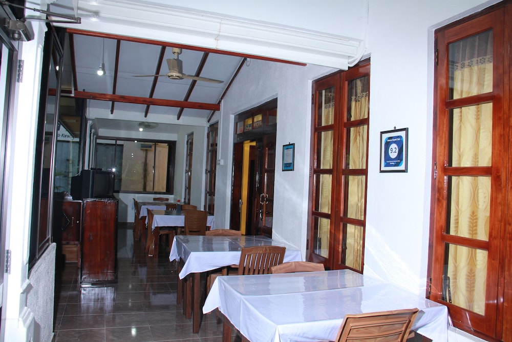 Anura Guest Inn 10/40