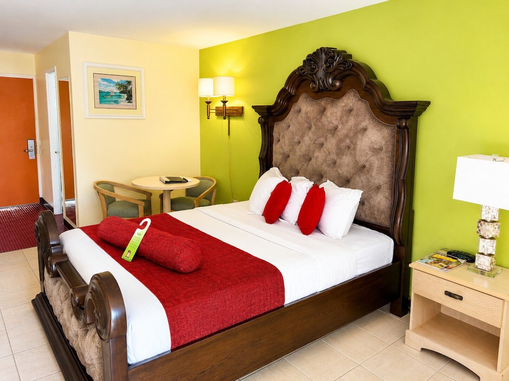 Executive, Suite, Queen Bed, Point Salines Hotel 8/10