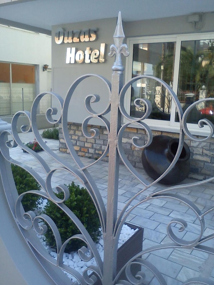 Ouzas Hotel 29/38
