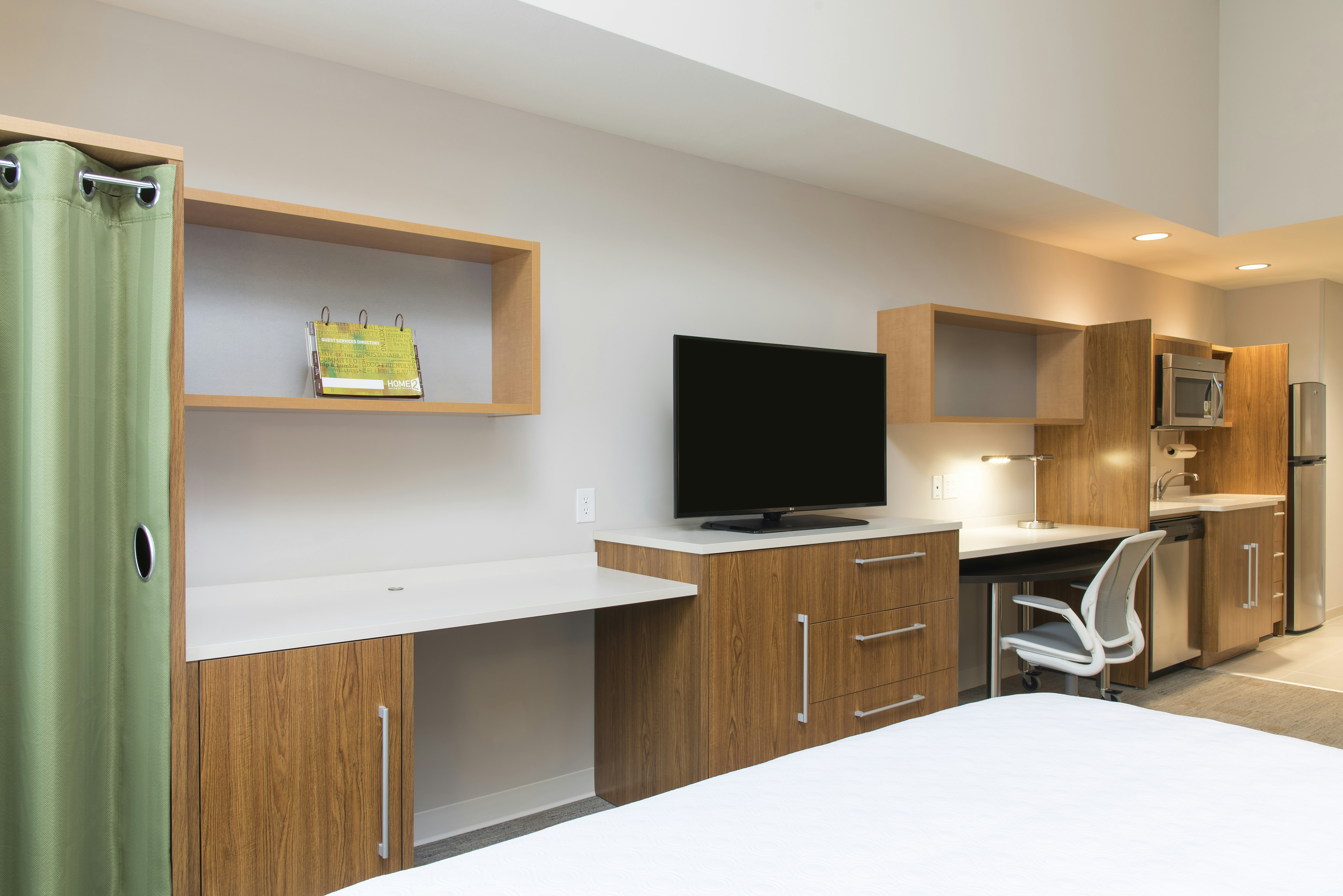 STUDIO, SUITE, KING BED