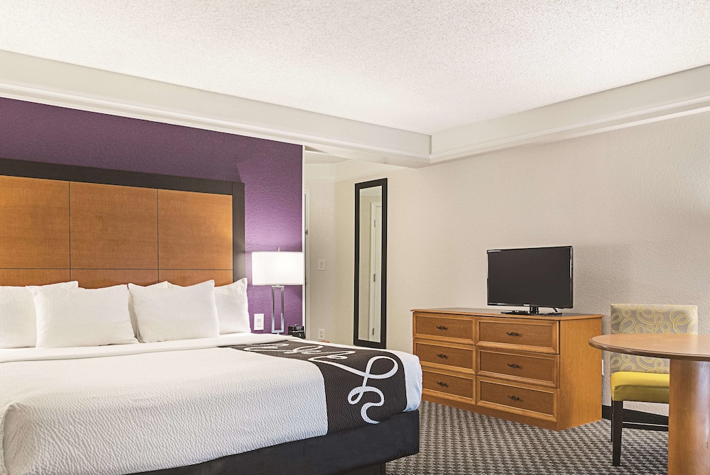 La Quinta Inn & Suites by Wyndham Ontario Airport 14/58