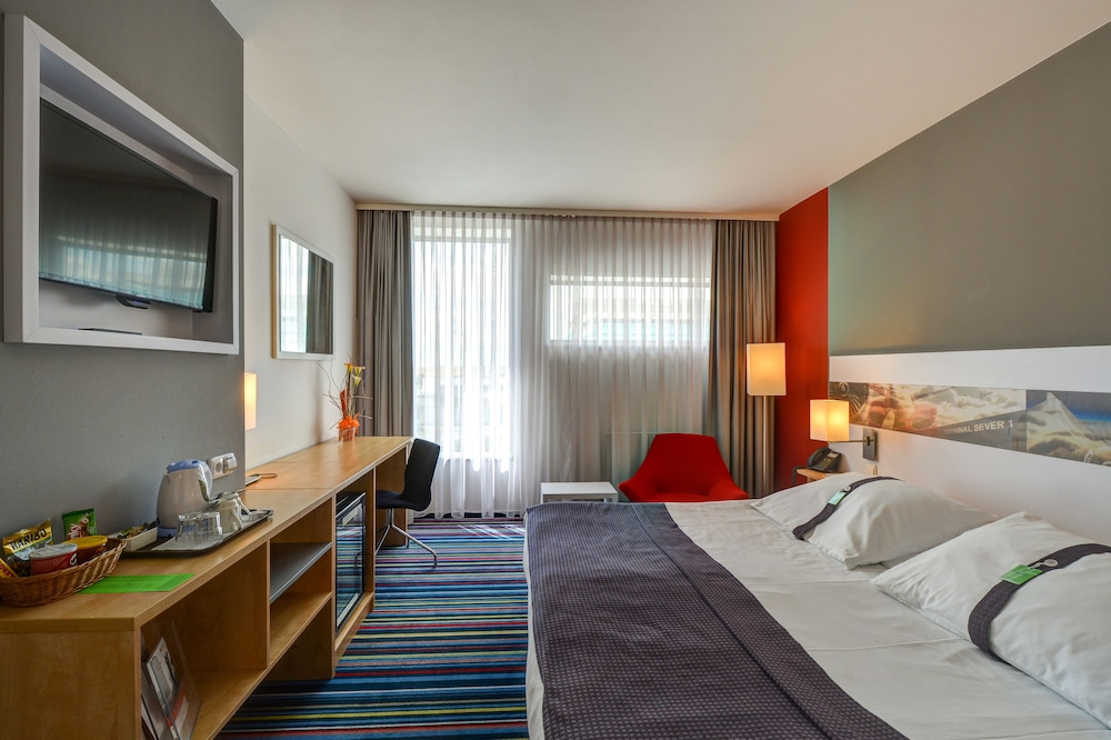 HOLIDAY INN PRAGUE AIRPORT 23/76