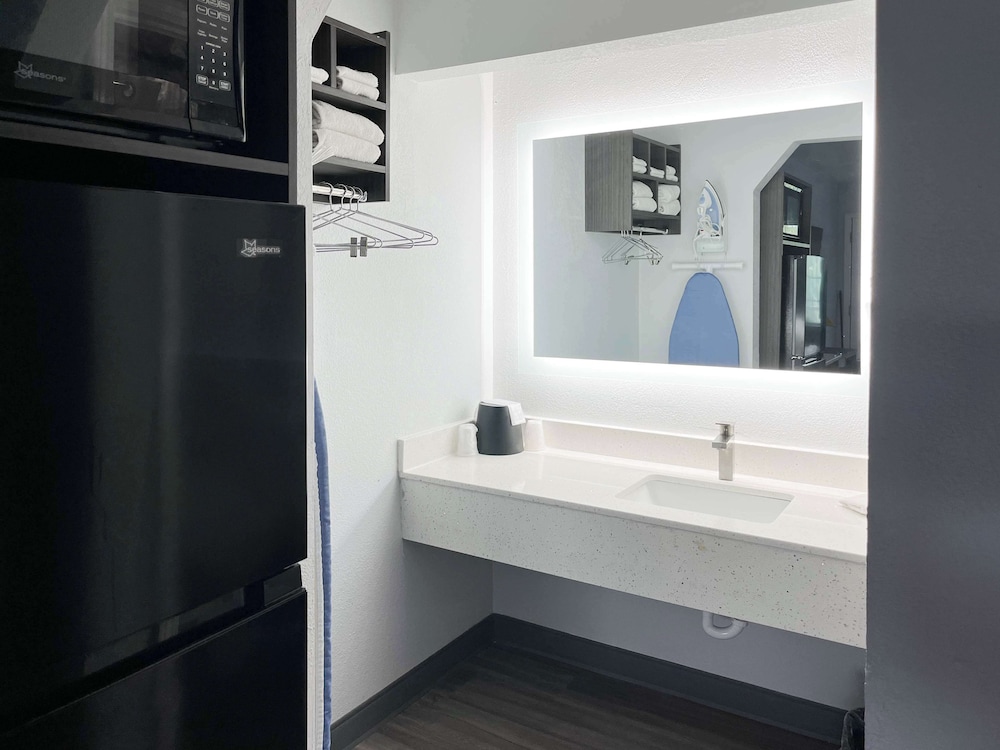 Studio6 Suites Lafayette, IN 21/21