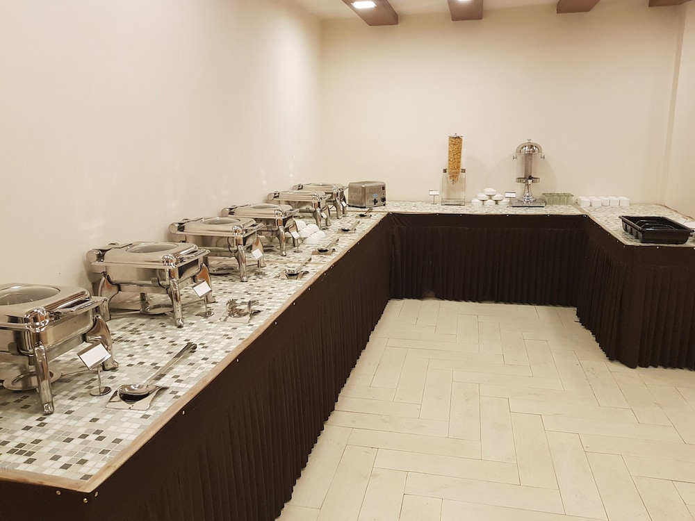 Oyo Rooms Mussoorie Library 25/38