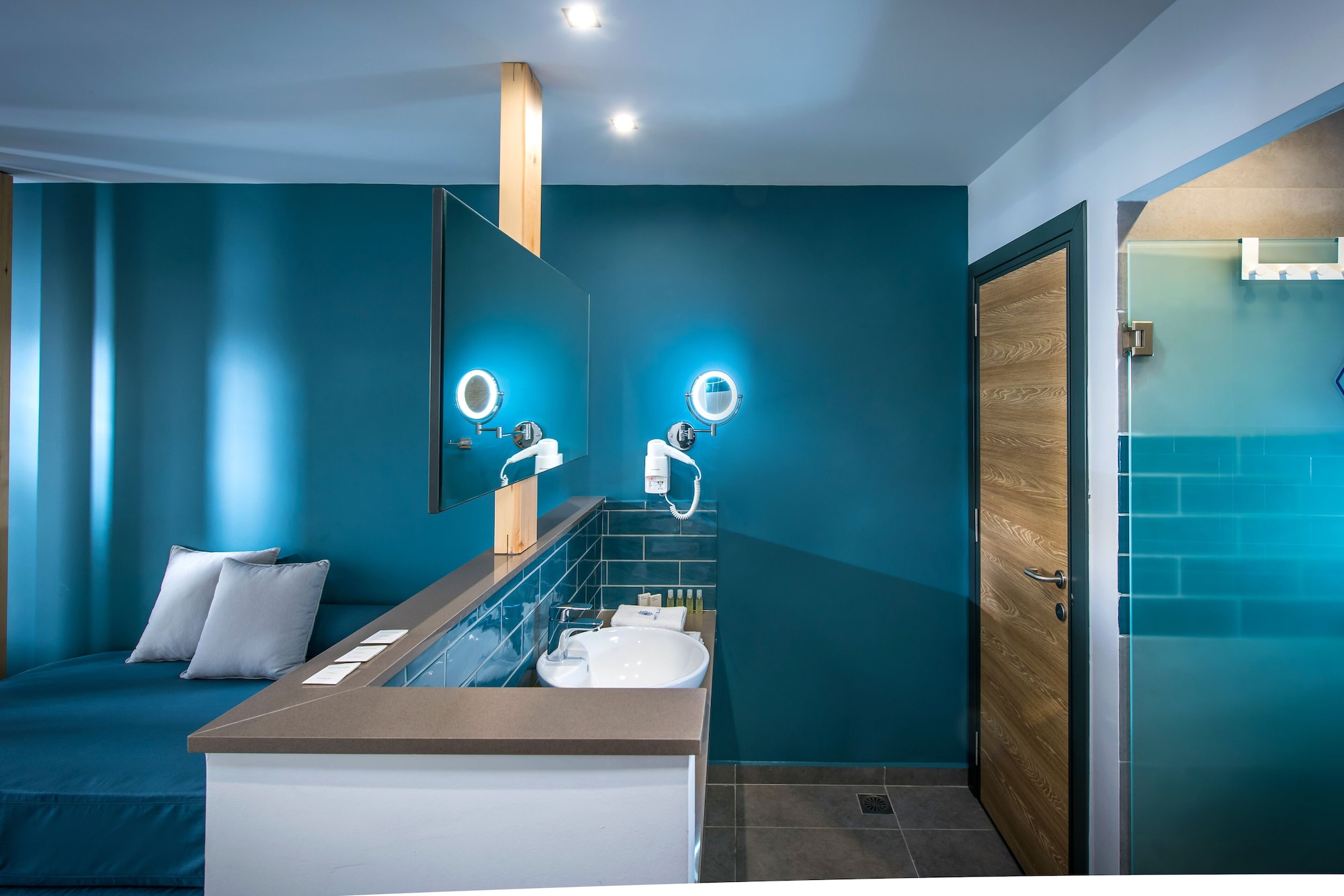Superior, 1 King and 1 Single Beds, Outdoor Jetted Tub، Enorme Infinity Beach 9/9