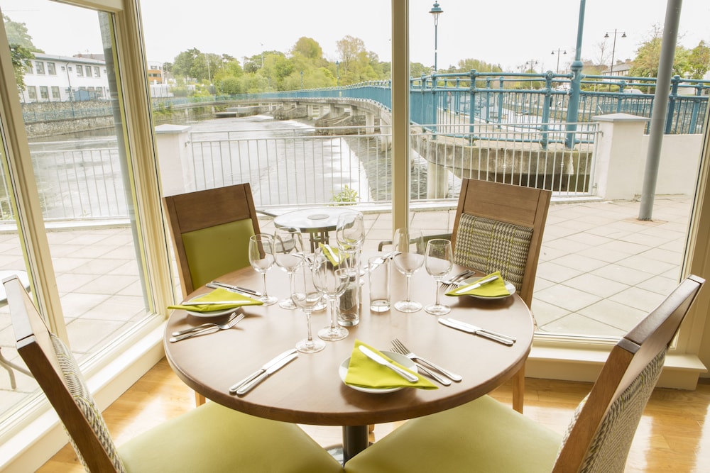 Riverside Hotel 35/50