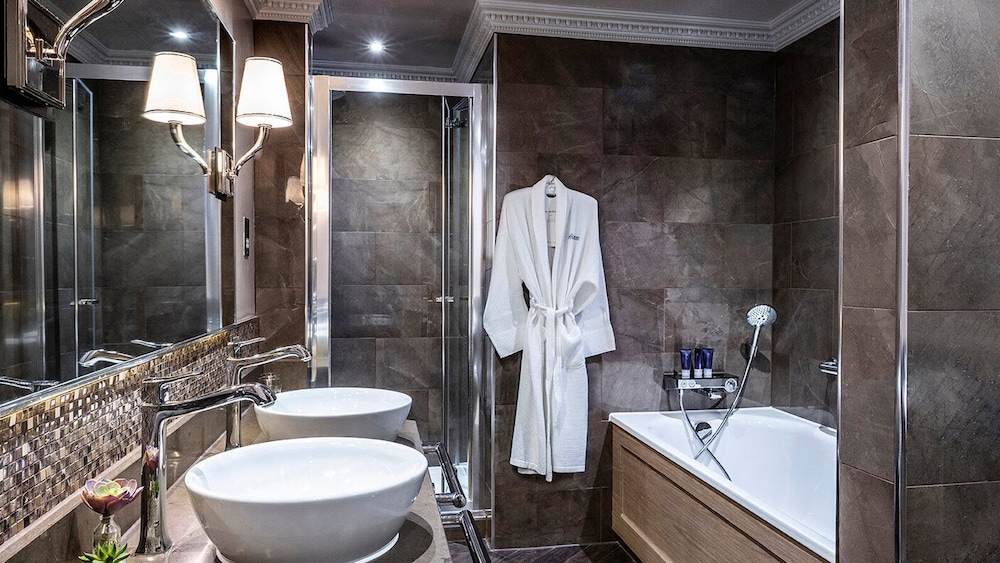 New Hall Hotel Spa 45/50