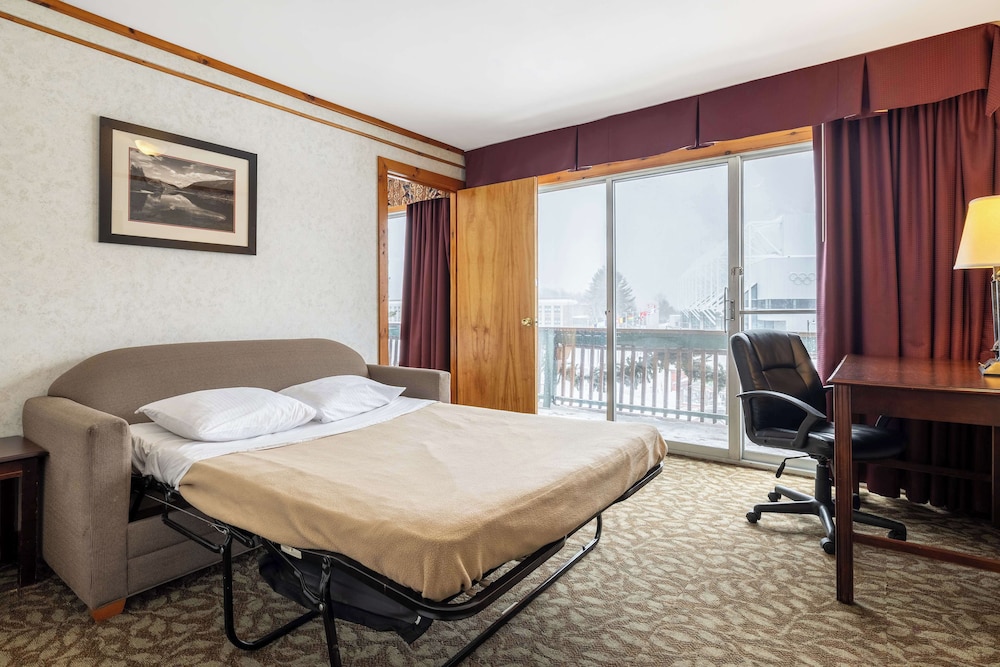 Suite, 2 Queen Beds, Sofa, Balcony