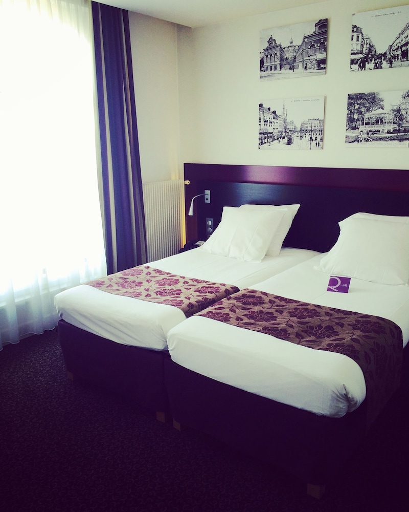 Classic, Twin Beds