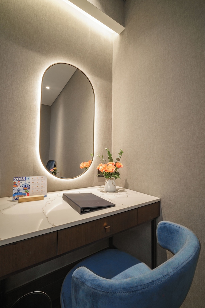 Nhat Ha Lavish Hotel 38/40