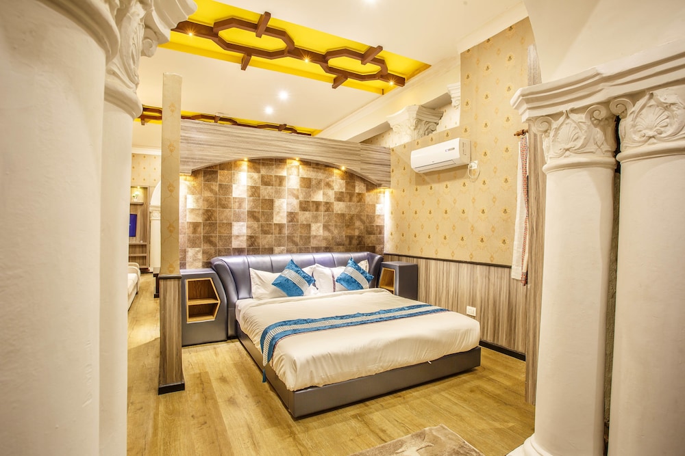 Royal Empire Boutique Hotel 12/47