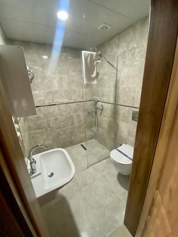 Zumrut Palas Otel 42/44