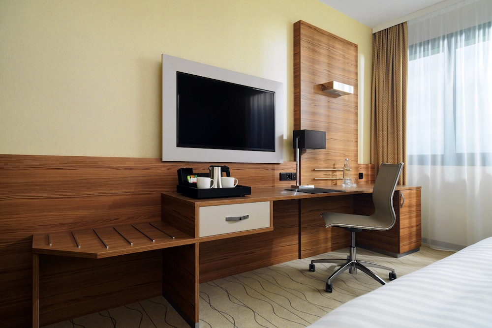 BONN MARRIOTT HOTEL 55/68