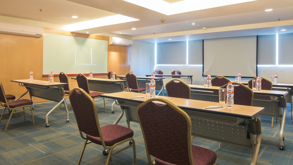 1o1 Urban Jakarta Kelapa Gading the Bnb 65/72