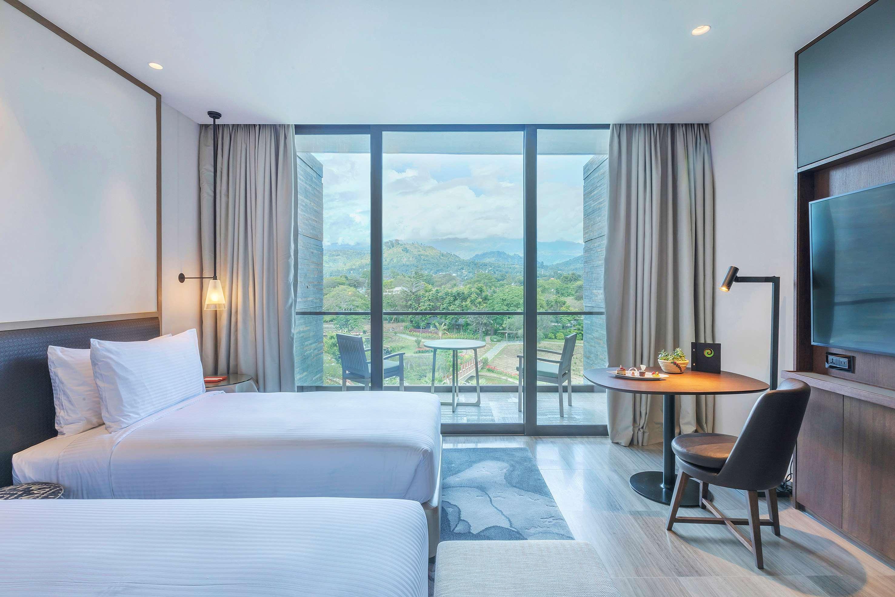 Deluxe, Mountain View