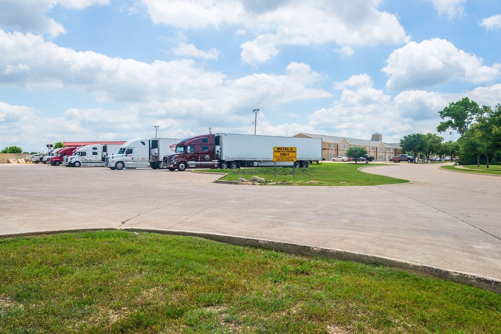 Motel6 Mesquite, TX - Rodeo - Convention Ctr 30/39