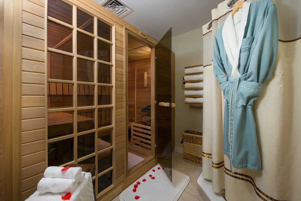 The Shores Resort Spa 35/69