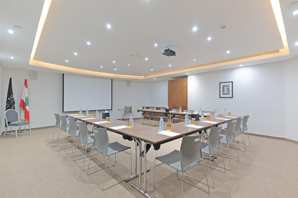 Royal Tulip Achrafieh 60/69