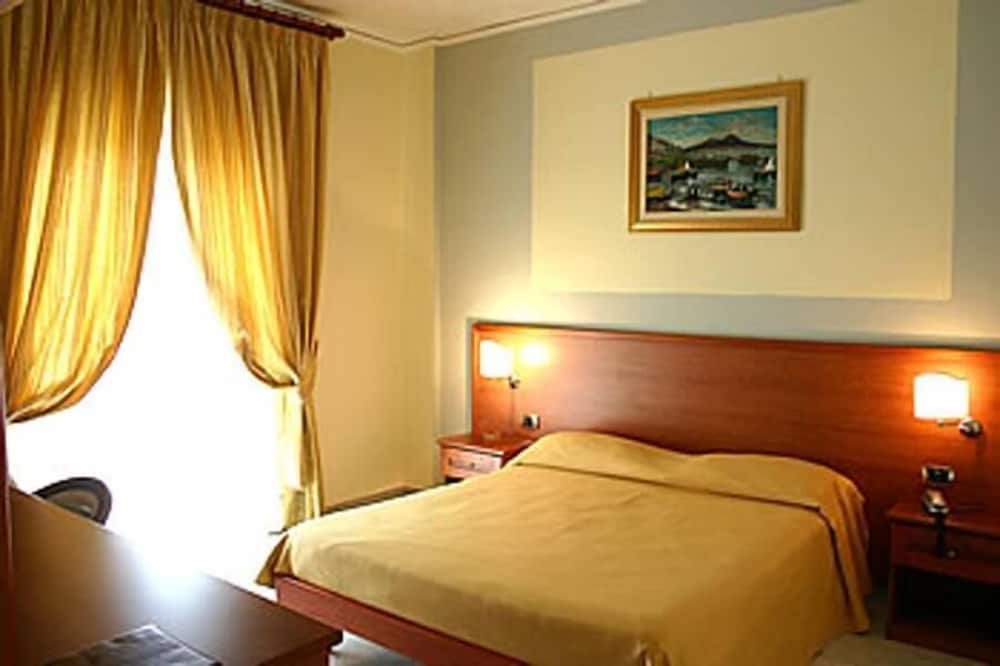 Hotel Luxor 7/28