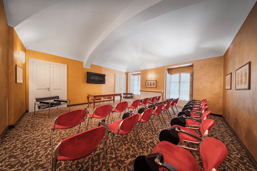 Hotel Roma E Rocca Cavour 68/82