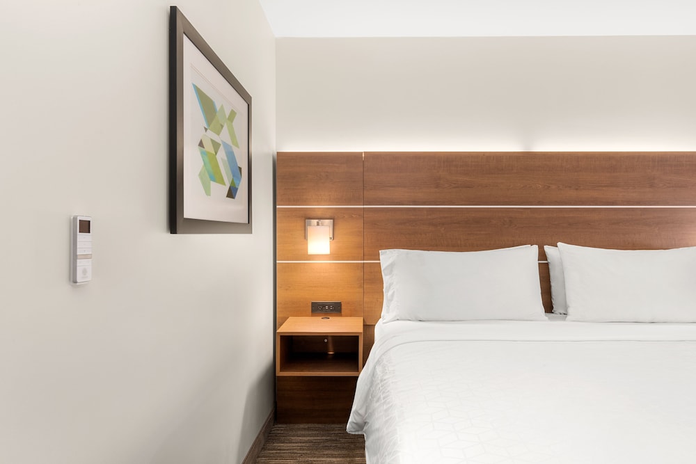 Standard, Queen Bed