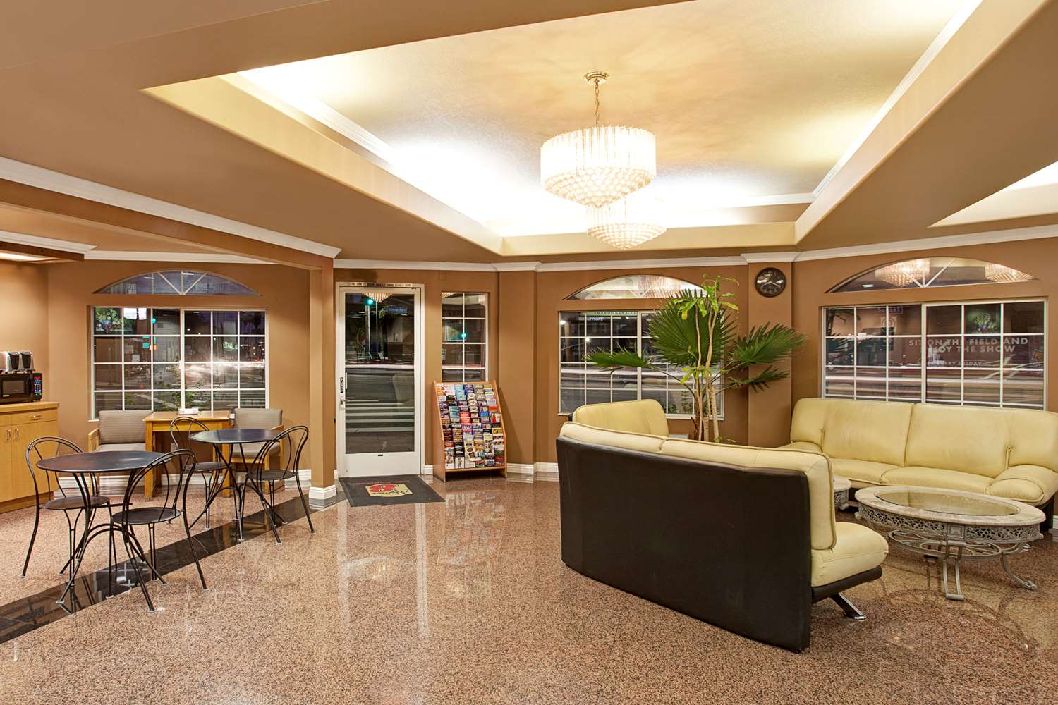Super 8 by Wyndham Los Angeles Downtown 6/8