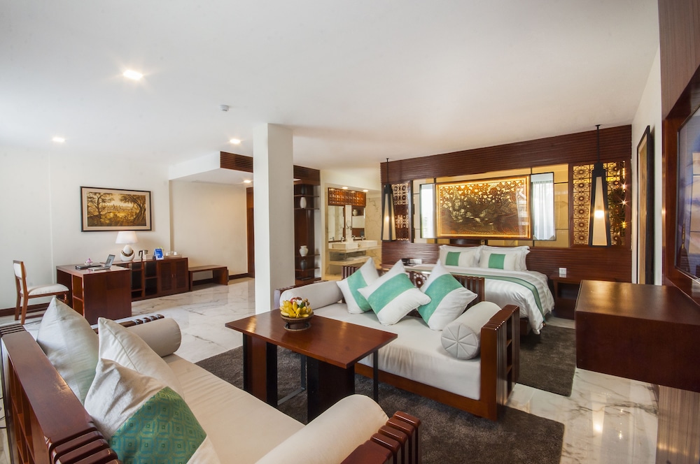 Lotus Blanc Hotel 50/71