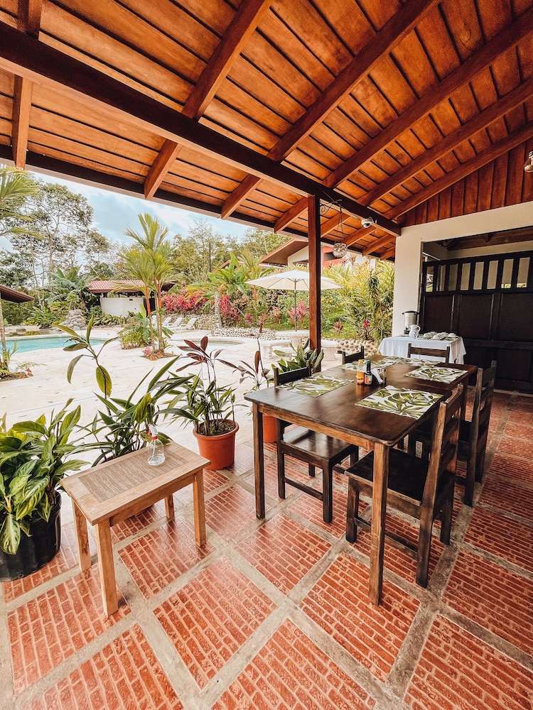 Hotel Miradas Arenal 81/96