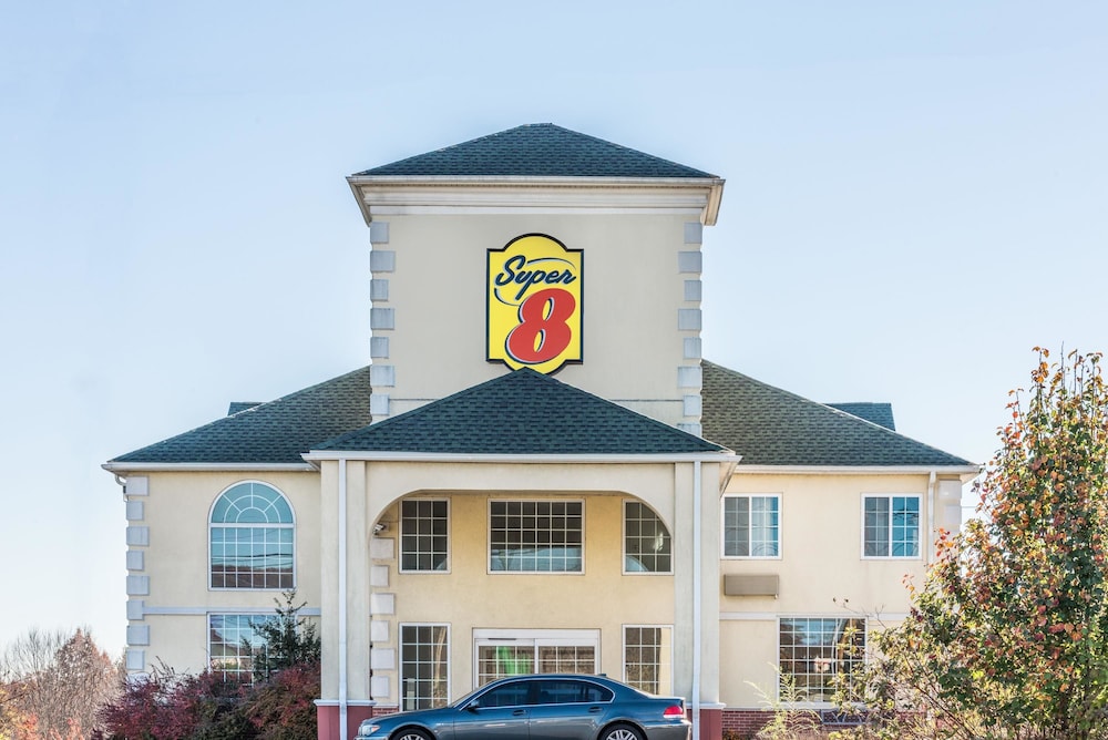 Super 8 by Wyndham Harrisburg Hershey North 1/20