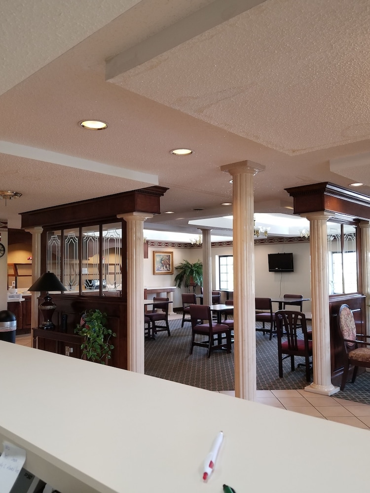 GATEWAY INN AND SUITES 10/39