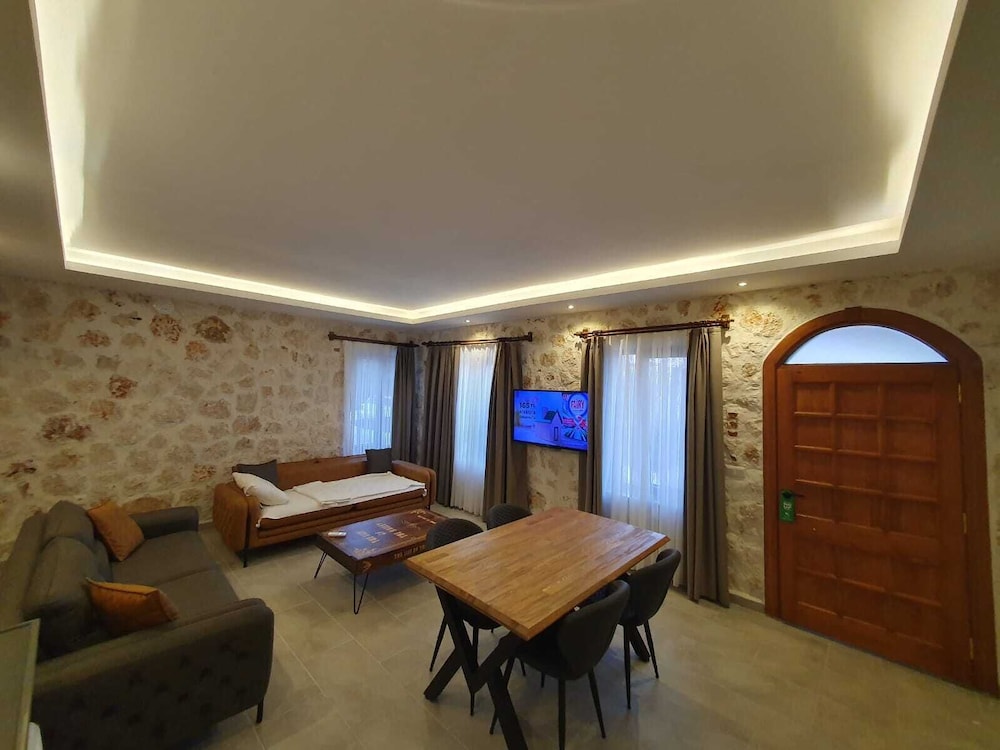 Amphora Hotel 26/56