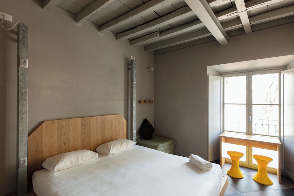 ROOM, DOUBLE BED
