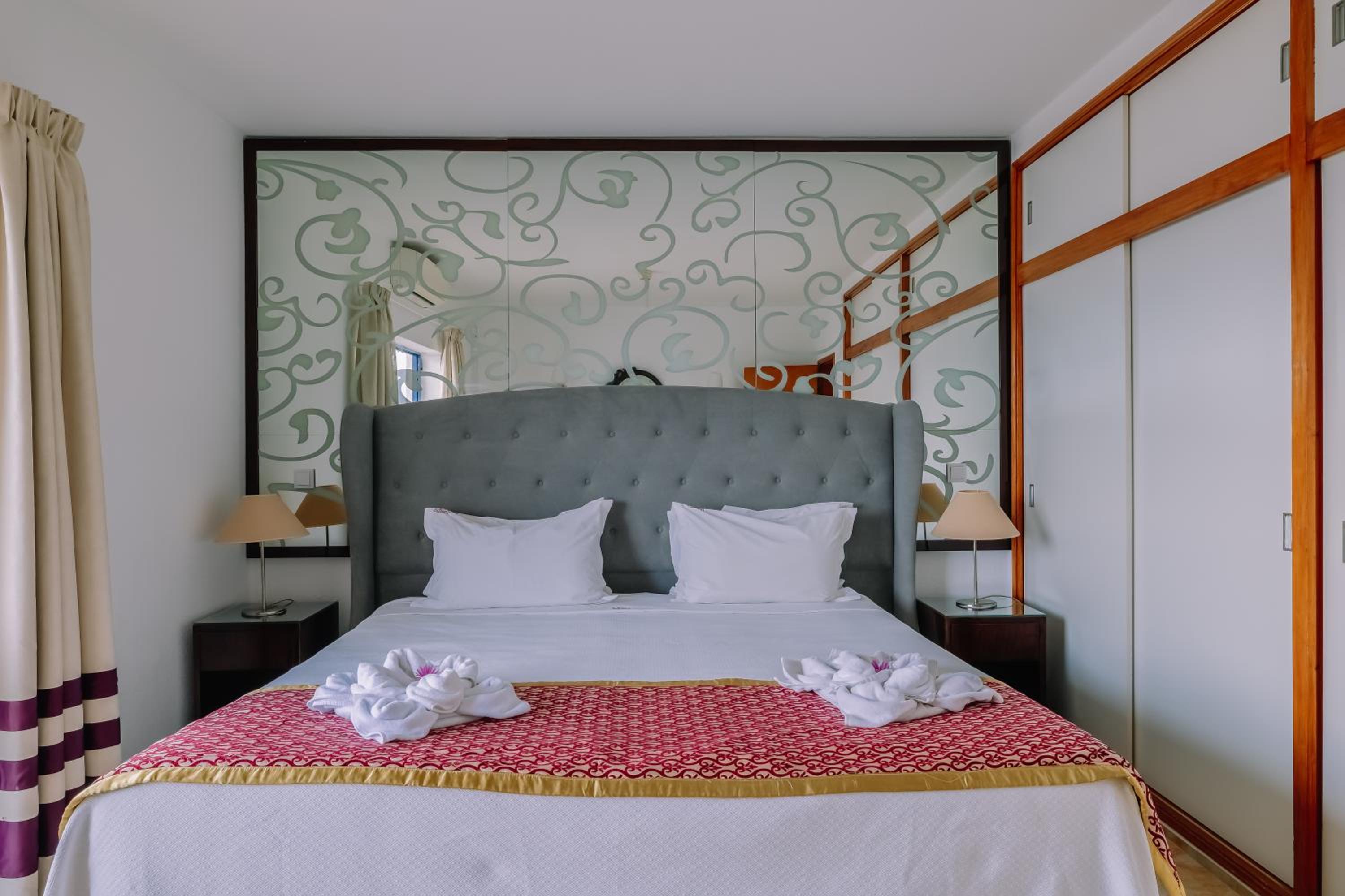 Deluxe, Double Bed