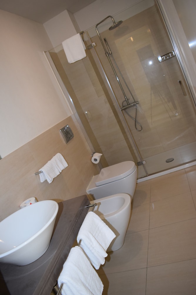 ALBERGO LA CASTELLANA 25/26