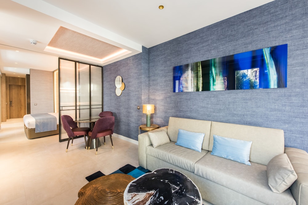 The Garden Suites 22/42
