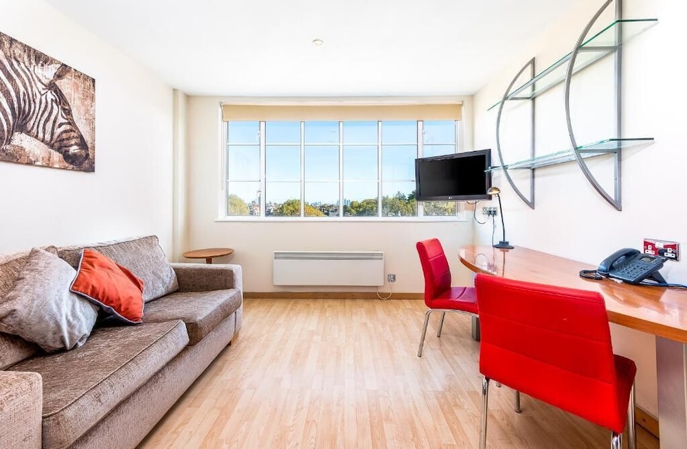 Roland House Apartments 32/54