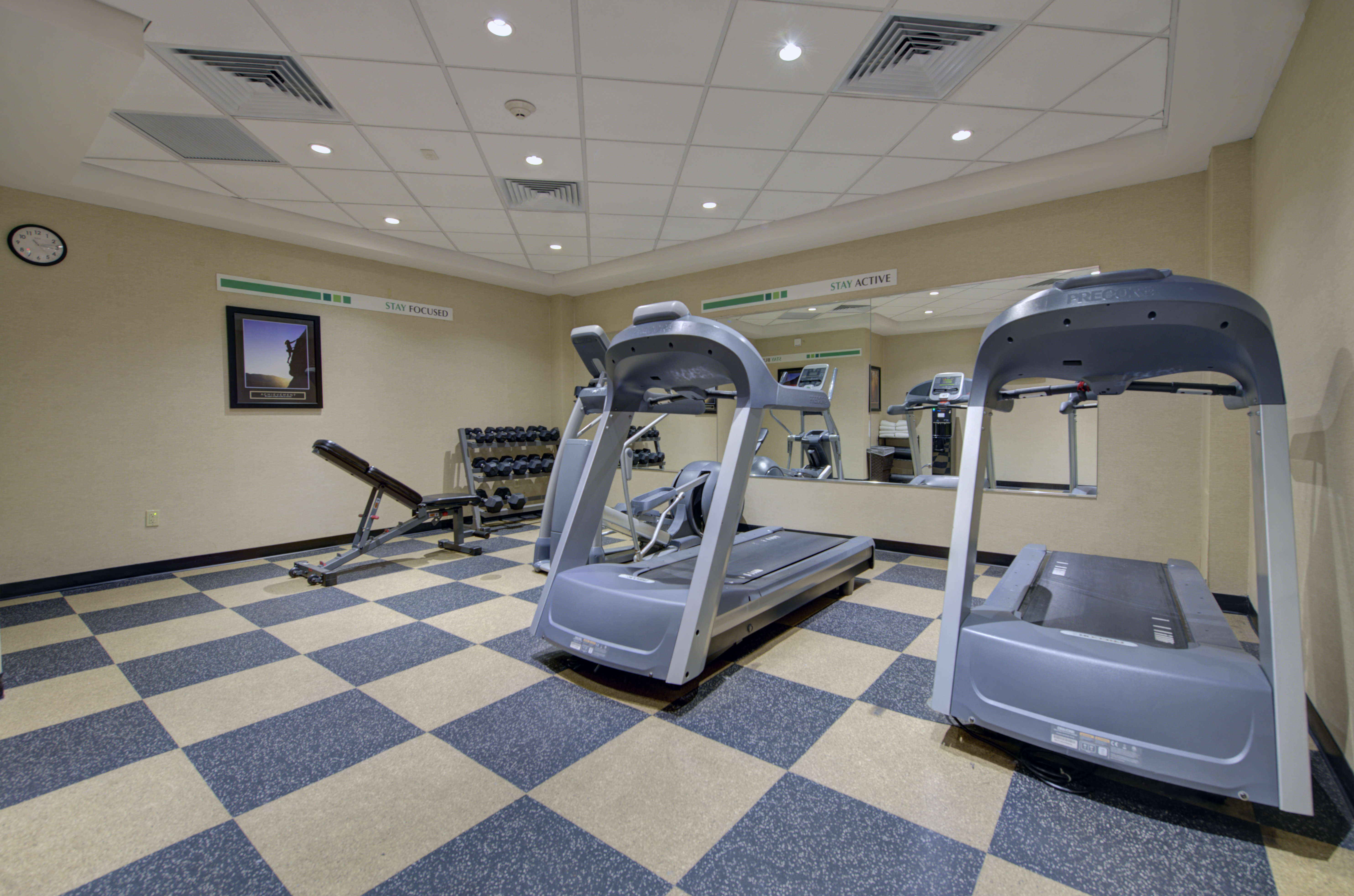 Holiday Inn Plainview-Long Island 27/79